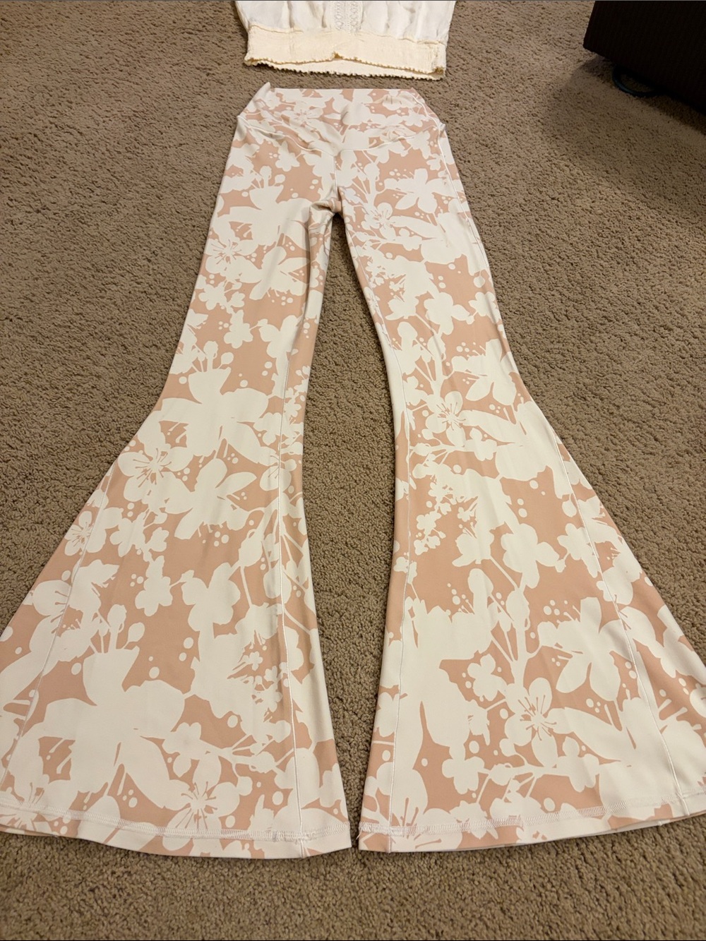 Aerie Offline Real Me Floral High Waisted Crossover Super Flare Leggings size M